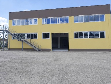 Foto Capannone industriale a Quarrata Centro di 900 m² con 5 locali