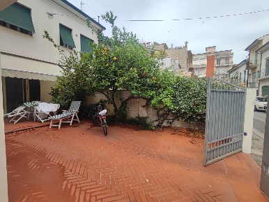 Foto Appartamento a Viareggio Centro di 78 m² con 4 locali in affitto