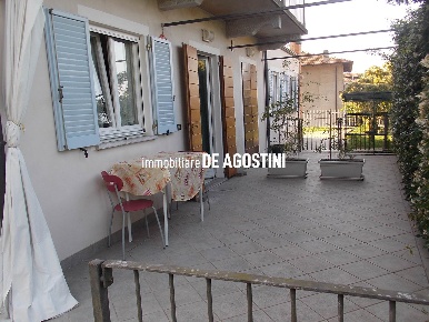 Foto Appartamento in Via G. Caligara  7, Arona Centro di 65 m² con 2 locali