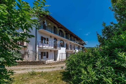 Foto Casa indipendente in Via longora 17, Issiglio di 250 m² con 10 locali