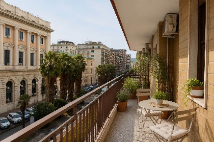 Foto Appartamento in corso garibaldi, Salerno Centro di 90 m² con 3 locali