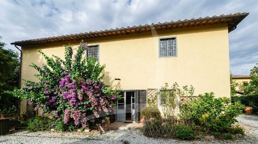 Foto Villa unifamiliare a Vecchiano Migliarino di 300 m² con 17 locali