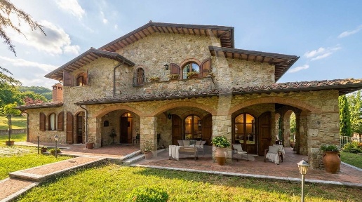 Foto Villa unifamiliare a Sarteano Centro di 275 m² con 20 locali