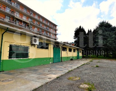 Foto Negozio in Via Martiri del XXI 65, Pinerolo San Lazzaro di 250 m²