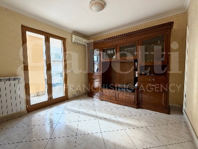 Foto Ufficio in Pietro Nenni, Afragola di 65 m² con 3 locali in affitto