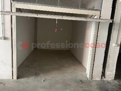 Foto Box in Viale Italia 02, Vitulazio di 13 m² con 1 locali in vendita