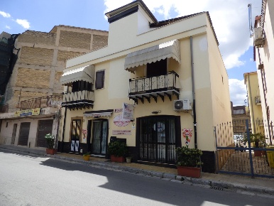 Foto Casa indipendente in Via Consolare 134, Bagheria Centro di 298 m²