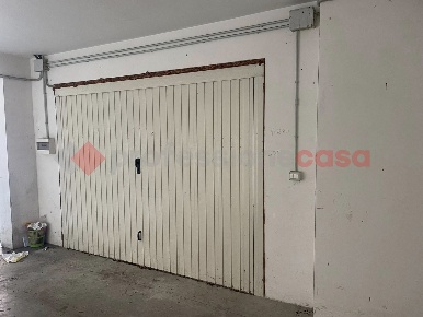 Foto Box in Viale Italia 2, Vitulazio di 120 m² con 1 locali in vendita
