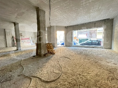 Foto Negozio in Antonio Gramsci, Frattaminore di 160 m² con 2 locali