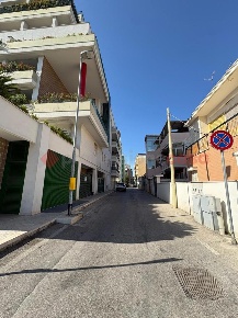 Foto Magazzino in luigi fallacara, Bari San Girolamo di 10 m² con 1 locali