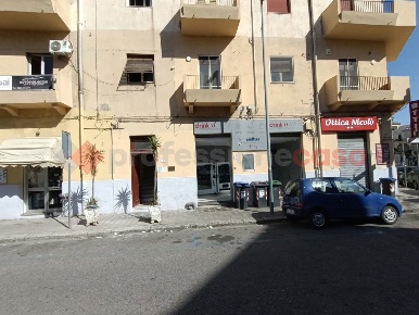 Foto Negozio in Via muratori 28, Reggio di Calabria Centro Storico di 50 m²