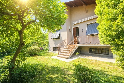 Foto Villa singola in Via Baracca 11, Olgiate Olona di 231 m² con 4 locali