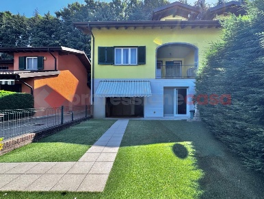 Foto Villa bifamiliare in I Maggio, Castelletto sopra Ticino Centro