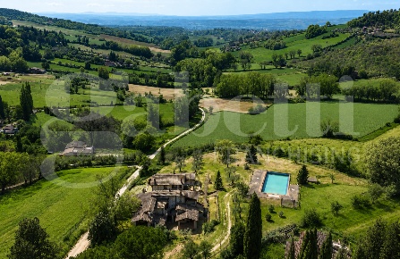 Foto Rustico a Otricoli di 540 m² con 10 locali in vendita