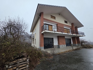 Foto Appartamento a Giaveno di 234 m² con 5 locali in vendita