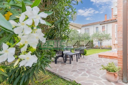Foto Casa indipendente a San Giuliano Terme Ghezzano di 187 m² con 6 locali