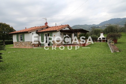 Foto Villa unifamiliare a Capannori Marlia di 67 m² con 3 locali in vendita
