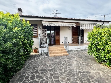 Foto Casa indipendente a San Giuliano Terme Arena Metato di 150 m²