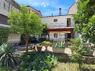 Foto Casa indipendente a Cascina Semicentro di 122 m² con 8 locali