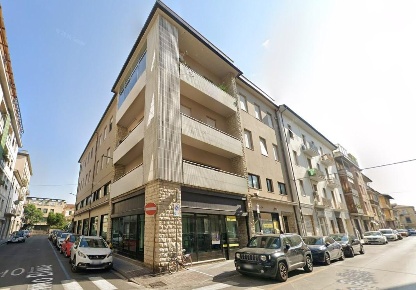 Foto Negozio a Pontedera Centro di 189 m² con 2 locali in vendita