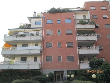 Foto Appartamento a Milano Quarto Oggiaro di 165 m² con 4 locali in vendita