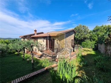 Foto Villa unifamiliare in CASCIANO DI MURLO, Murlo di 352 m² con 14 locali