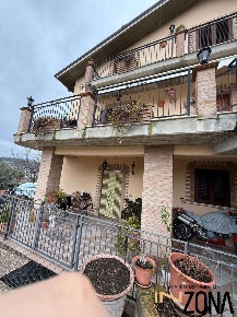 Foto Appartamento in Fraz. Val vomano - località Cesi, Penna Sant'Andrea