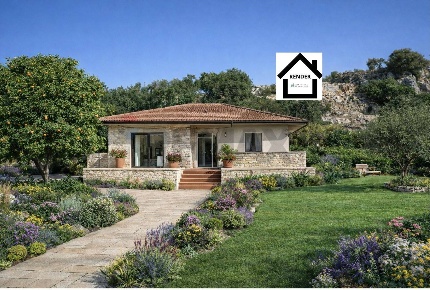 Foto Villa unifamiliare in Via Vanella 168, Modica di 122 m² con 6 locali