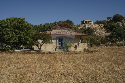 Foto Villa unifamiliare in Via Vanella 168, Modica di 122 m² con 6 locali