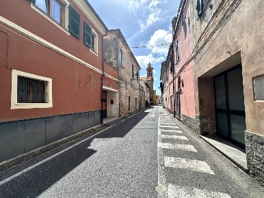 Foto Appartamento in Via Al Piemonte, Albenga Centro di 100 m² con 5 locali