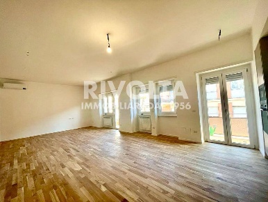 Foto Appartamento in Via Ettore Pais, Roma Bologna di 135 m² con 4 locali