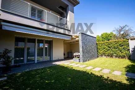 Foto Villa a schiera in VIA MONTE BIANCO 88, Samarate Centro di 130 m²