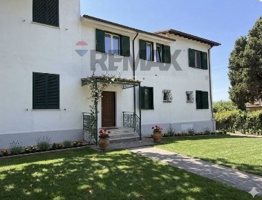 Foto Villa unifamiliare in Via Cassia 701, Roma Tomba di Nerone di 300 m²