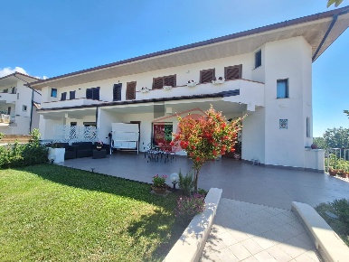 Foto Villa unifamiliare in Via Antonio di Stasi, Ponte di 357 m² in vendita