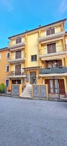 Foto Appartamento in via dei Sartori, Penne di 140 m² con 4 locali