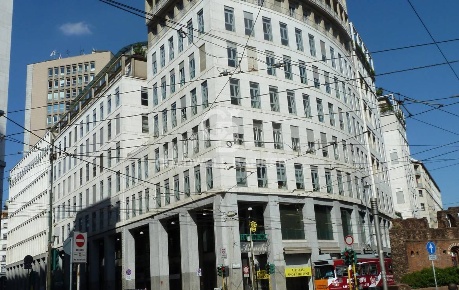 Foto Negozio in Via Maurizio Gonzaga 5, Milano Duomo di 140 m² con 6 locali