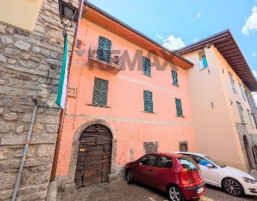 Foto Case semi ndipendenti in Via Contrinzio 40, Bienno Centro di 185 m²