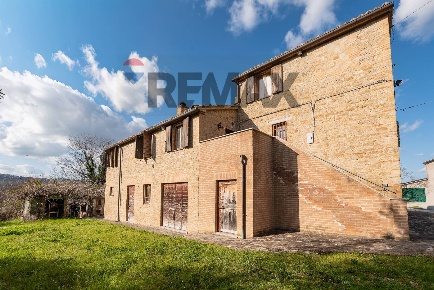 Foto Case semi ndipendenti in Via Spescia 18, Cupramontana di 156 m²