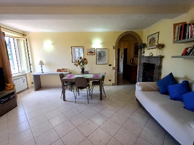 Foto Appartamento in Piazza Pietro Cuzzoli, Caprarola Centro di 61 m²