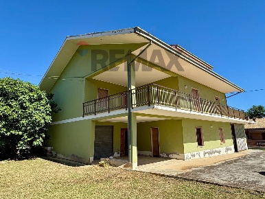 Foto Casa indipendente in Via Arenile 77, Ripa Teatina di 377 m² in vendita
