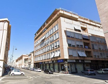 Foto Magazzino in Via Buontalenti, Livorno di 1450 m² con 1 locali