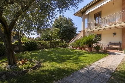 Foto Villa a schiera in via delle stelle, Forlimpopoli Centro di 190 m²