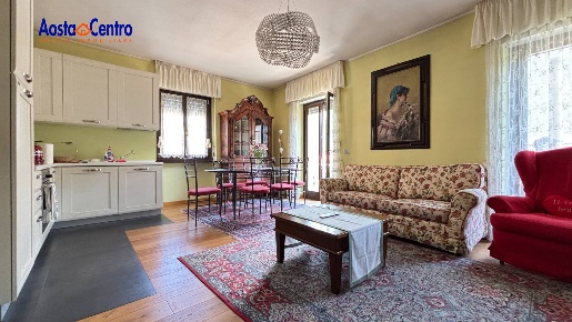 Foto Appartamento in Via Carrel 39, Aosta Centro di 70 m² con 2 locali