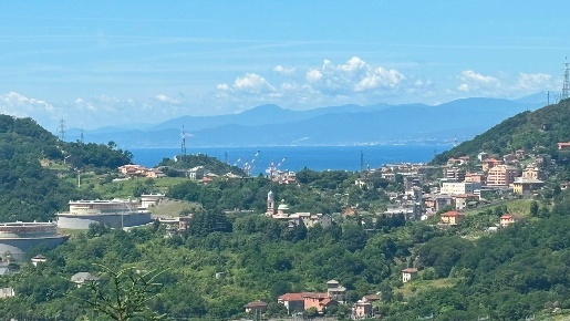 Foto Appartamento in Via Pierino Negrotto Cambiaso, Genova di 100 m²