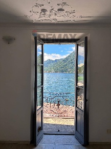 Foto Appartamento in Piazza Roma 1, Argegno Centro di 94 m² con 3 locali