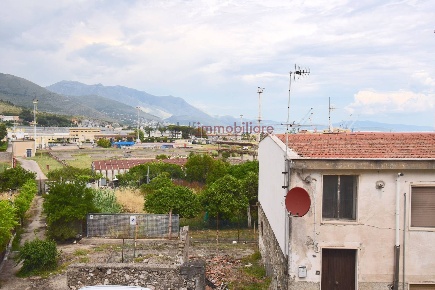Foto Appartamento in Via Sant'Agostino 99, Gaeta di 85 m² con 4 locali