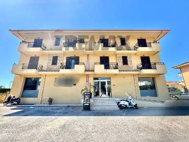 Foto Appartamento in Via Calarossa, Terrasini Centro di 140 m² con 5 locali