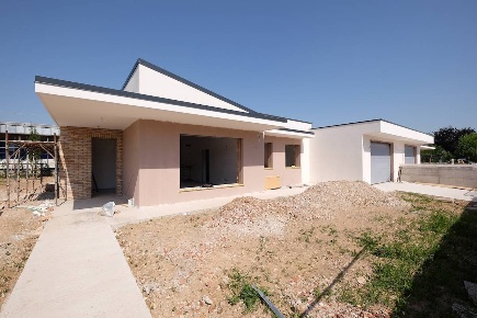 Foto Villa unifamiliare a Pordenone Centro Storico di 158 m² con 4 locali