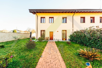 Foto Appartamento in VIA GARIBALDI rodano 6, Peschiera Borromeo di 127 m²