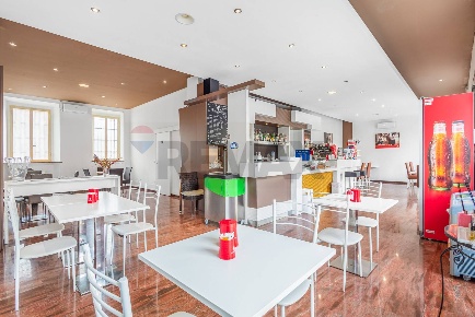 Foto Attività commerciale in VIA XX SETTEMBRE 35, Carugate di 100 m²